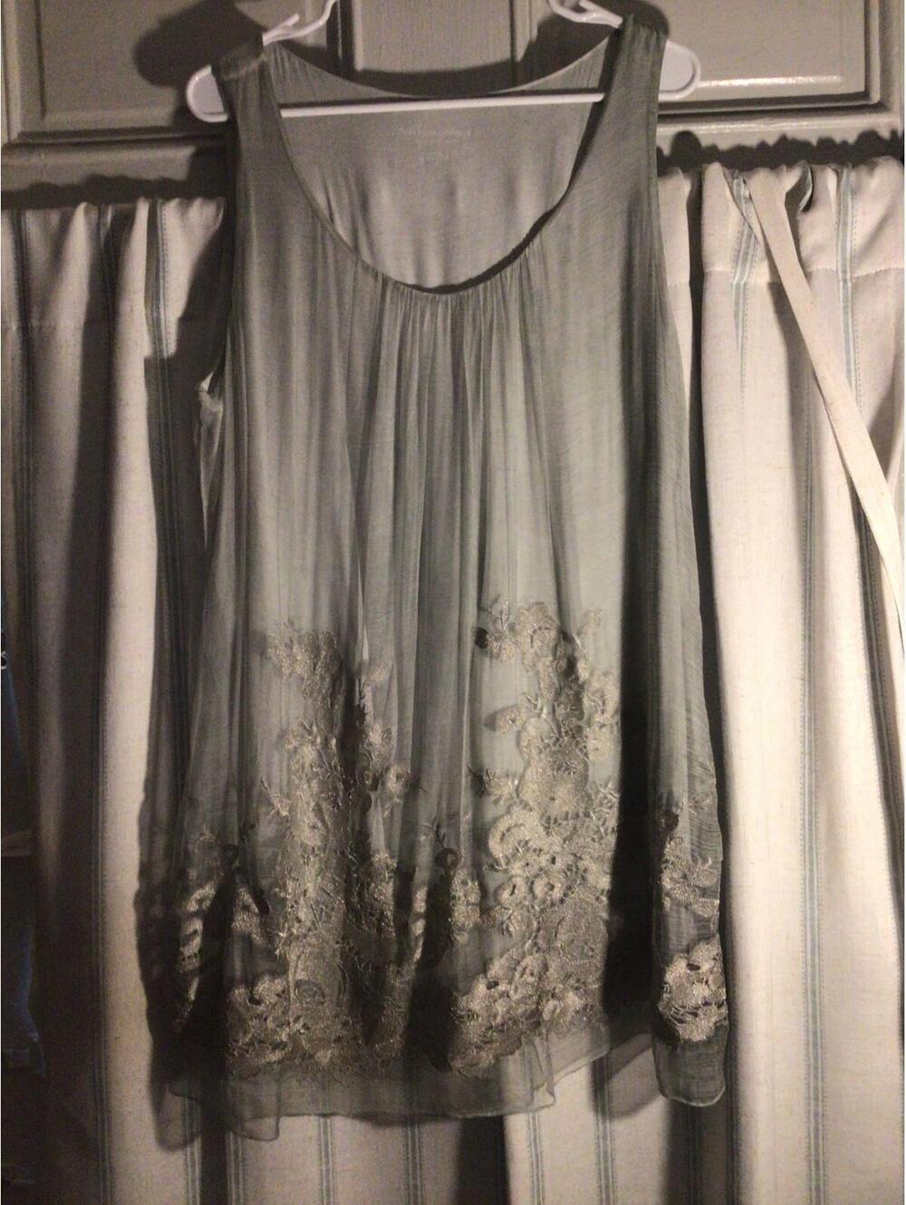 Elegant Sleeveless Silk Tunic Top with Delicate Lace Detailing Large